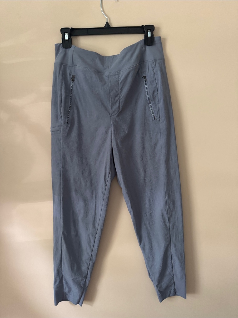 Athleta Trekkie north joggers Lightweight Gray Active Pants size 6